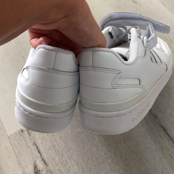 ADIDAS FORUM LOW’s white‎ sneakers shoe’s casual size 9.5 back to school - Picture 9 of 12
